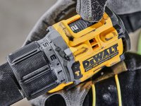 Kit Trapano avvitatore a percussione DeWalt DCD805 con 2 batterie 1,7Ah Powerstack