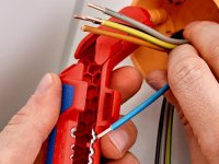 Knipex utensile spelacavi ErgoStrip per cavi coassiali, dati e tondi