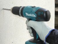 Trapano avvitatore a percussione Makita 18V LXT con 2 batterie 3.0Ah, valigetta e 96 accessori