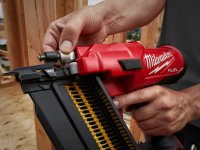 Chiodatrice a batteria Milwaukee M18 Fuel FFN 21°, chiodi 50-90mm