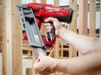 Chiodatrice a batteria Milwaukee M18 Fuel FFN-502C, chiodi 50-90mm