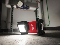 Faro Led Milwaukee M18 MDTL-0 a 3 teste multidirezionali, 4500 lumen