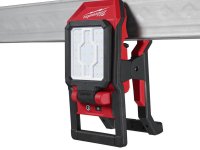 Faro Led per ponteggi Milwaukee M18 PAL2-0 con testa direzionabile, 2000 lumen