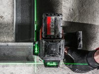 Kit livella laser Milwaukee M12 3PL a 3 linee verdi con accessori