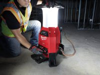 Lanterna LED da terra Milwaukee M18 ONE-KEY, 0-9000 lumen