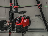 Livella laser Milwaukee M12 CLLP a 2 linee con piombo, raggio verde