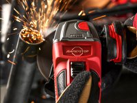 Smerigliatrice angolare Milwaukee M18 Fuel FSAG125 125mm con 2 batterie, valigetta e 95 accessori