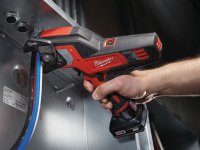 Tagliacavi a batteria Milwaukee M12 CC per cavi elettrici fino a 32mm