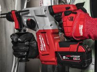 Tassellatore Milwaukee M18 Fuel BLHX SDS-Plus con 2 batterie, valigetta e 95 accessori