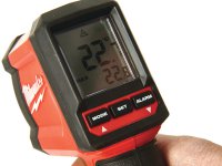 Termometro a raggi infrarossi Milwaukee 2267-40 con schermo LCD, -30°C - 400°C