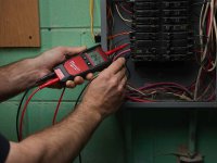 Tester di tensione/corrente Milwaukee 2212-20 per impianti elettrici