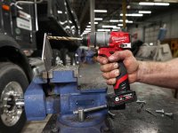 Trapano avvitatore Milwaukee M12 Fuel FDD2 con 2 batterie, caricabatterie e valigetta