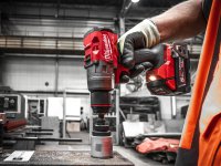 Trapano con percussione Milwaukee M18 Fuel FPD3 con 2 batterie, valigetta e 95 accessori