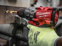 Trapano con percussione Milwaukee M18 Fuel FPD3 con 2 batterie, valigetta e 95 accessori