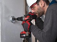 Trapano con percussione Milwaukee M18 BLPD2 con 2 batterie, caricabatterie e valigetta