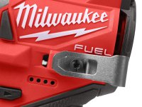 Trapano con percussione Milwaukee M12 Fuel FPD2 con 2 batterie, caricabatterie e valigetta