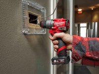 Trapano con percussione Milwaukee M12 Fuel FPD2 con 2 batterie, caricabatterie e valigetta