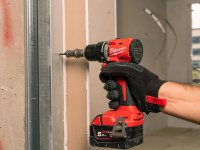 Trapano con percussione Milwaukee M18 BLPDRC con 2 batterie, caricabatterie e valigetta