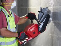 Troncatrice Milwaukee M18 Fuel FCOS230 One-Key 230mm per taglio secco/umido in Kit