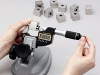 Mitutoyo micrometro digitale per esterni QuantuMike con uscita dati 0-25mm risoluzione 0,001mm