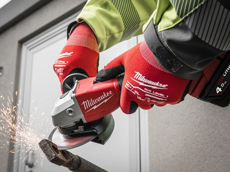 Utilizzo smerigliatrice angolare Milwaukee M18 BLSAG125X